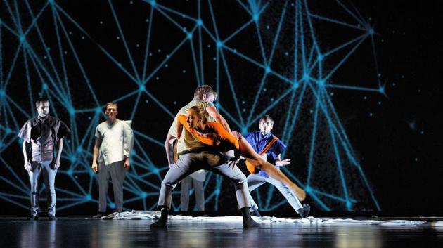 Vizuál generovaný z laserových skenů tanečníků baletního představení Škrtič uváděného v Národním divadle. Výsledek spolupráce s Natašou Novotnou.