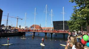 Umělec Olafur Eliasson navrhl most, který láká obyvatele Kodaně k posezení s přáteli
