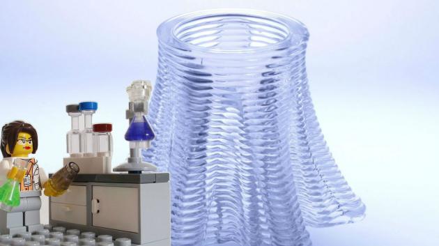 V Americe umí tisknout skleněné vázy. Čeká nás revoluce?