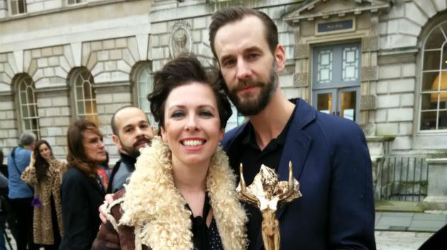 Tereza Porybná a Pavel Ivančic s cenou. (zdroj foto: Czech Centre London)