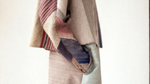 Hand-dyed and woven woolly jacket. Fashion design: Tereza Ujevićová (photo: Aňa Šebelková)