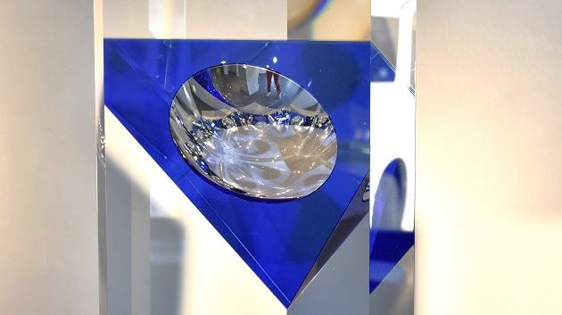 Diamant, 2014, optické sklo, 24 x 15 x 37 (foto: Marie Kohoutová)