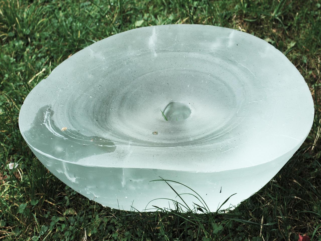  Michaela Trávníčková, Erosion, čajové stolky, 2021, tavené sklo