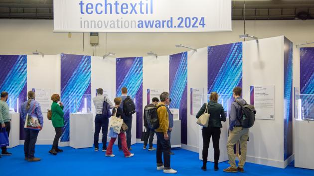 TEXTIL, KTERÝ REGULUJE VLHKOST, CHLADÍ NEBO CHRÁNÍ PROTI PATOGENŮM