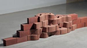 Clay House: studenti spolu s cihelnou ukazují možnosti využití keramiky v architektuře