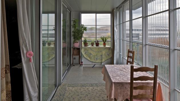 Balkónové moduly výrazně rozšířily a proměnily prostor jednotlivých bytů. (foto: Frédéric Druot, lacatonvassal.com)